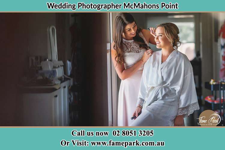 Photo of the Bride having make up McMahons Point NSW 2060